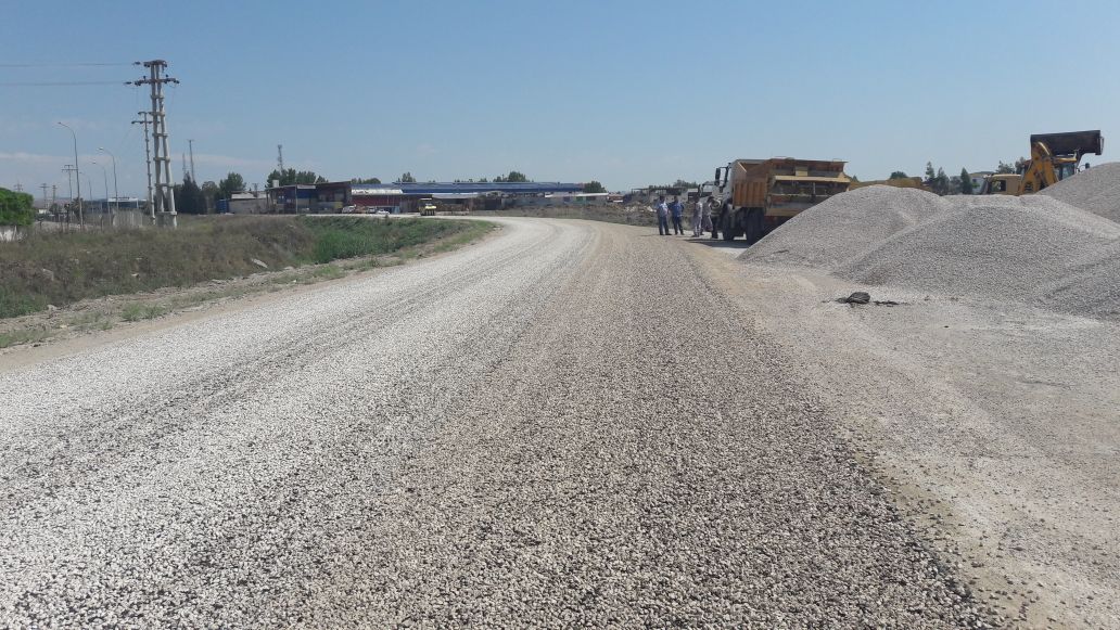 Pazar mesaimize Sarıhamzalı Mahallesi Pilyem önü sathi asfalt kaplama çalışmalarımızı inceleyerek devam ediyoruz.