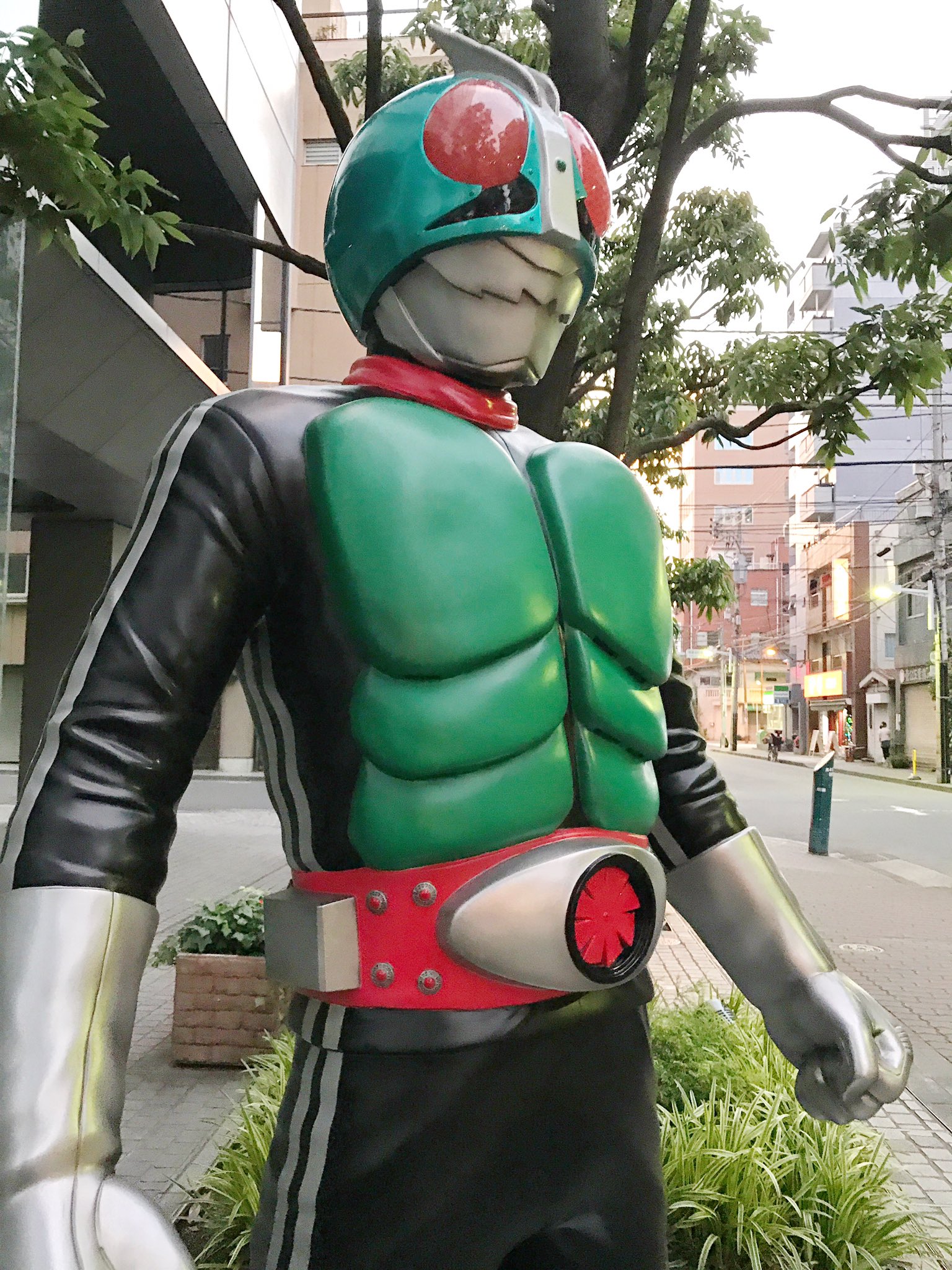 ショウエイ Showei در توییتر 通りすがりに仮面ライダー１号を発見したので 交流しました うひょー 仮面ライダー Maskedrider Kamenrider 本郷猛 一文字隼人 仮面ライダー1号 仮面ライダー2号