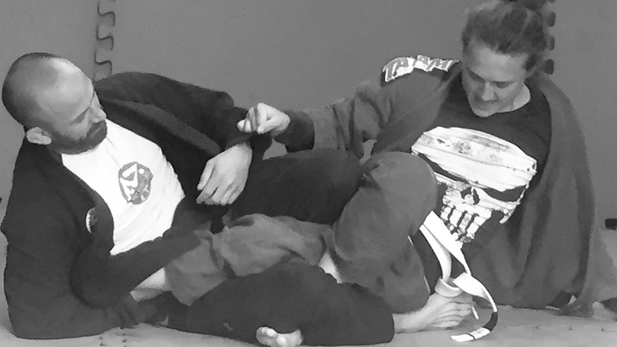 #altonbjj 8-9.30 open mat was ace, heres brian compromising Andy's leg. 😂😂😂😂