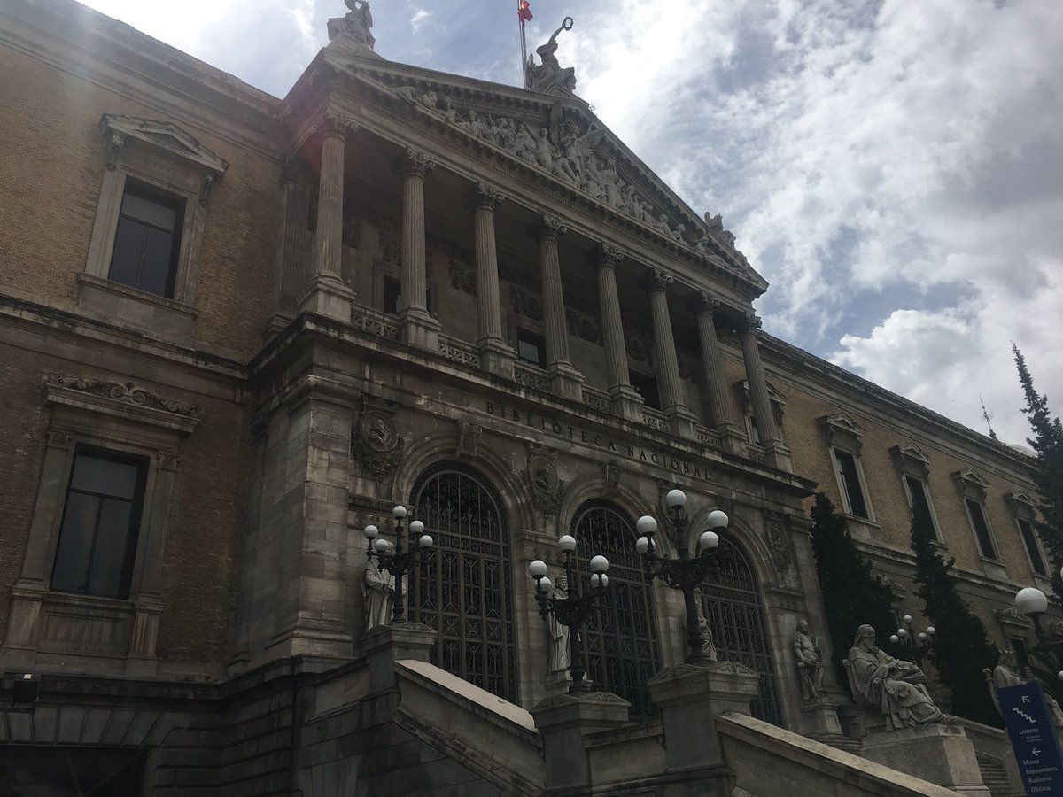 missmihelic's tweet image. Checking out libraries even in Madrid, Spain! @theSMSD #brookwoodlibrary #ourSMSDstory #librariesaroundtheworld 📚🌍