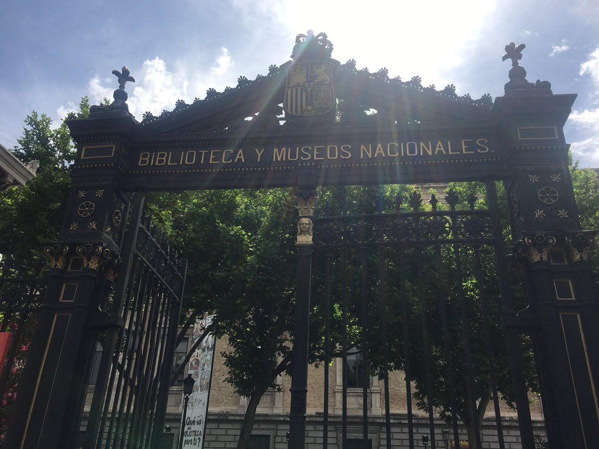 missmihelic's tweet image. Checking out libraries even in Madrid, Spain! @theSMSD #brookwoodlibrary #ourSMSDstory #librariesaroundtheworld 📚🌍