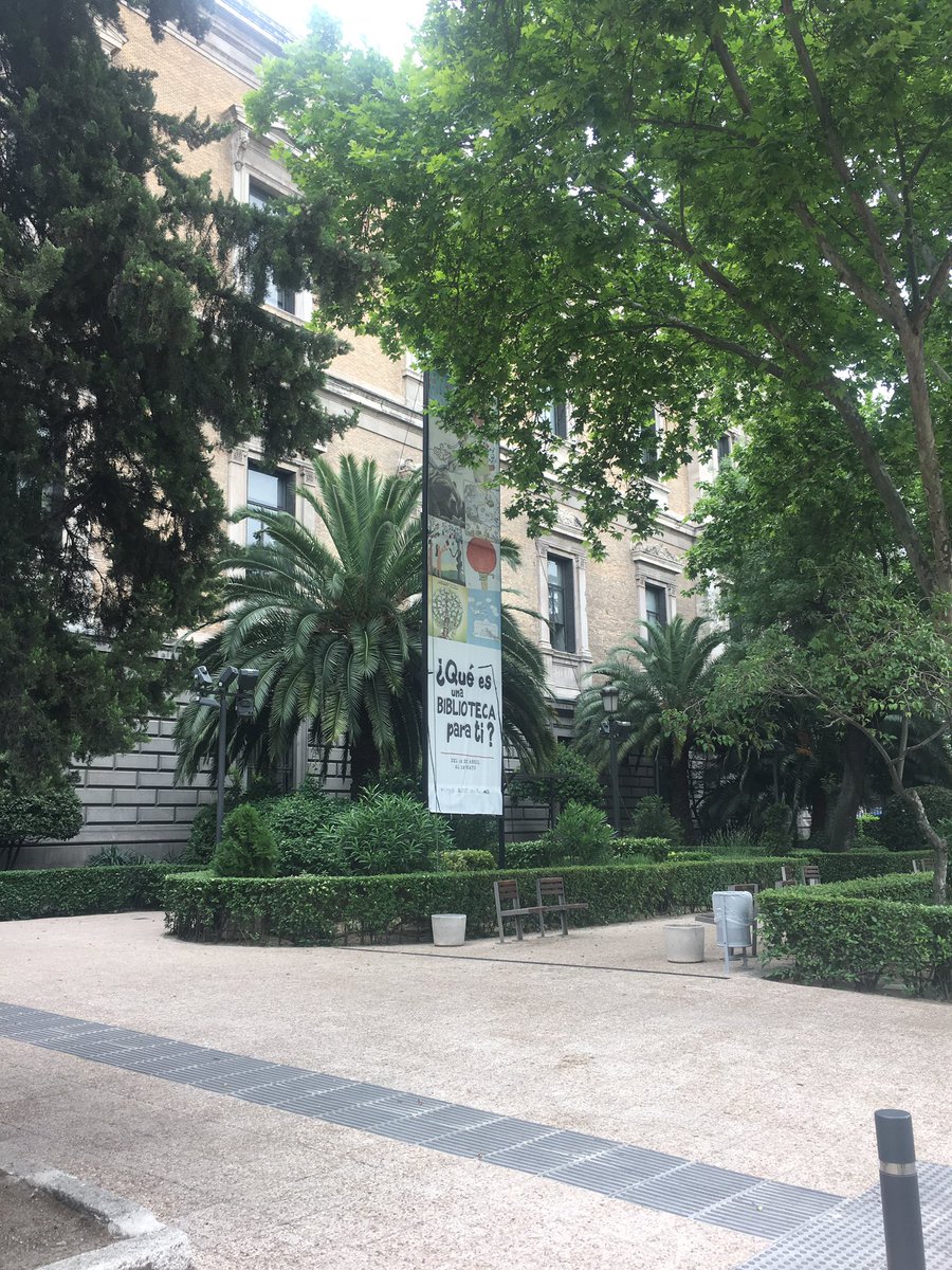 missmihelic's tweet image. Checking out libraries even in Madrid, Spain! @theSMSD #brookwoodlibrary #ourSMSDstory #librariesaroundtheworld 📚🌍