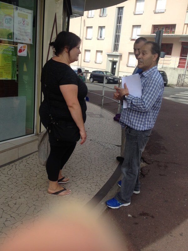RNational_92's tweet photo. À #ChatenayMalabry comme à #Antony #Sceaux &amp; #BourglaReine, très bon accueil dans la #Circo9213 pour le #FN92 pour les legislatives!
#FN https://t.co/PiHEt4K54E