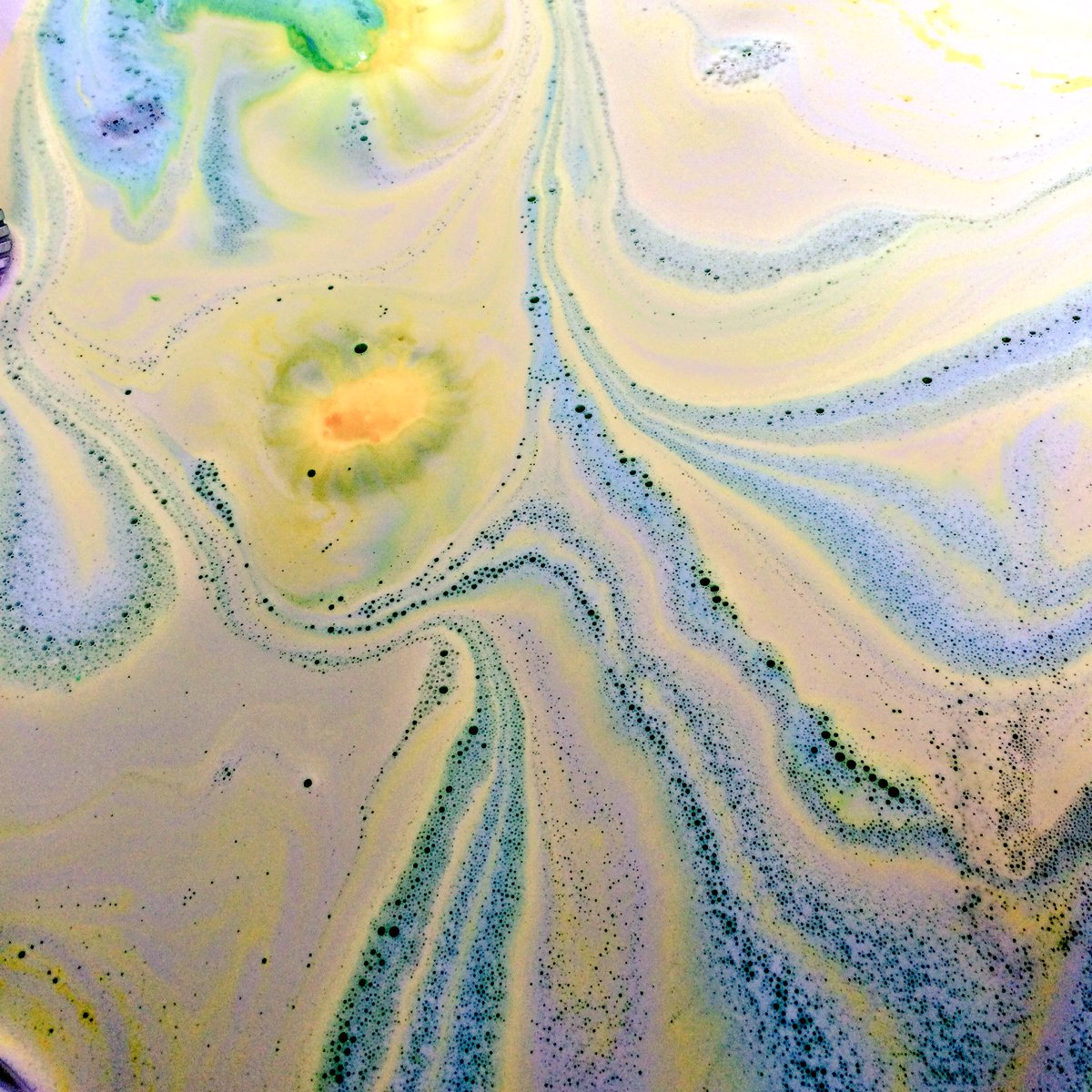 satchoholic's tweet photo. Starting my birthday with a #fizzbanger bath bomb from @LushLtd which looks exactly like Van Gogh's Starry Night! #lush #bathart https://t.co/qZeYGtb8zp