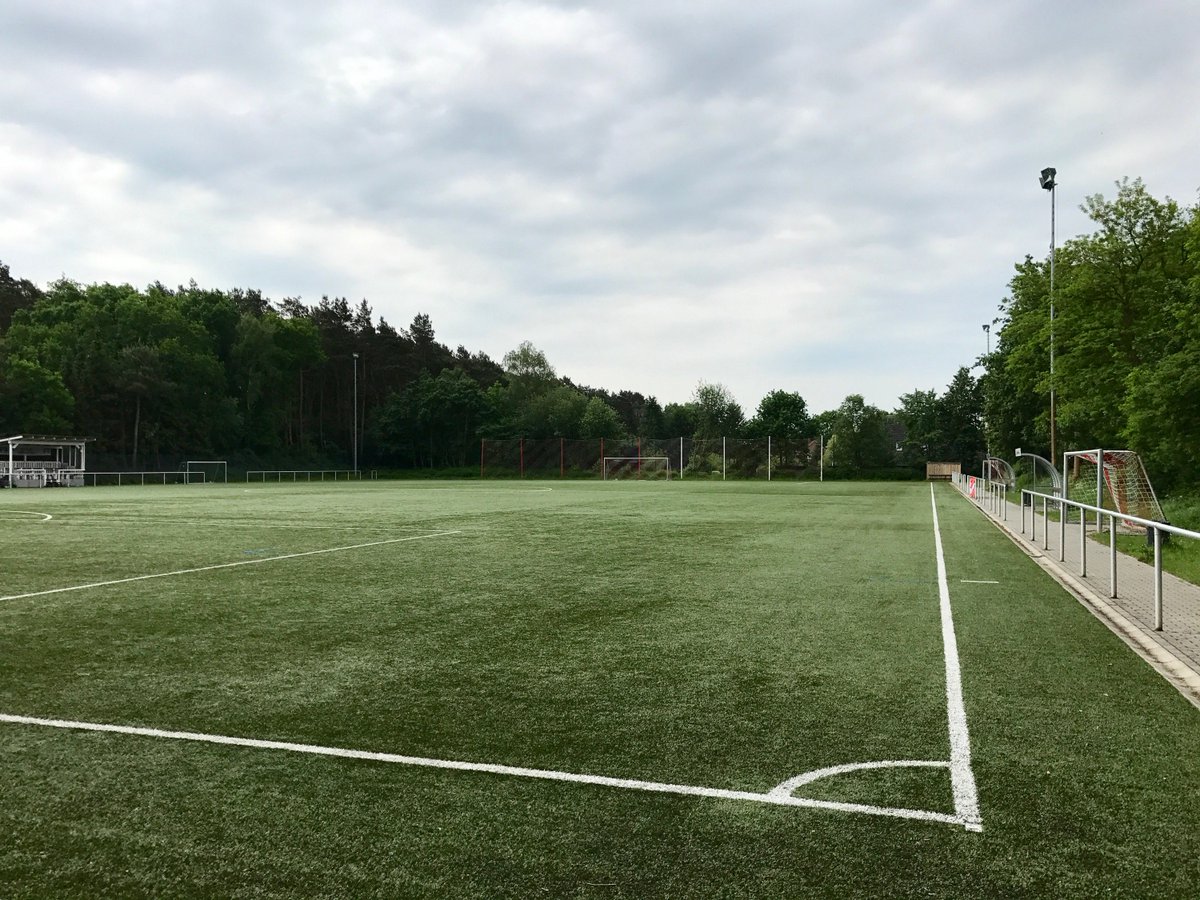 svlieth40's tweet photo. Nachwuchs gesucht - SV Lieth schickt eine neue Ü 40 ins Rennen
https://t.co/OT0FtdnXpS https://t.co/TfKoq898qU