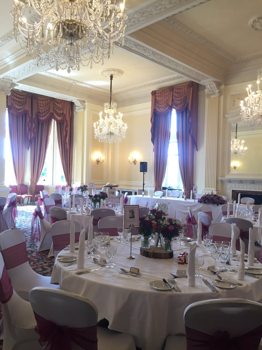 CreateALook's tweet image. Today's rural and burgundy wedding at @Maj_Harrogate 🌺🌹#Harrogate #wedding