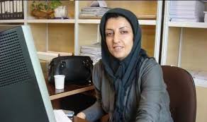 UnitedForNarges's tweet photo. We continue to ask #Iran @khamenei_ir @Rouhani_ir to free Narges Mohammadi. Defending human rights is not a crime! #FreeNarges https://t.co/lHqm3POhJd