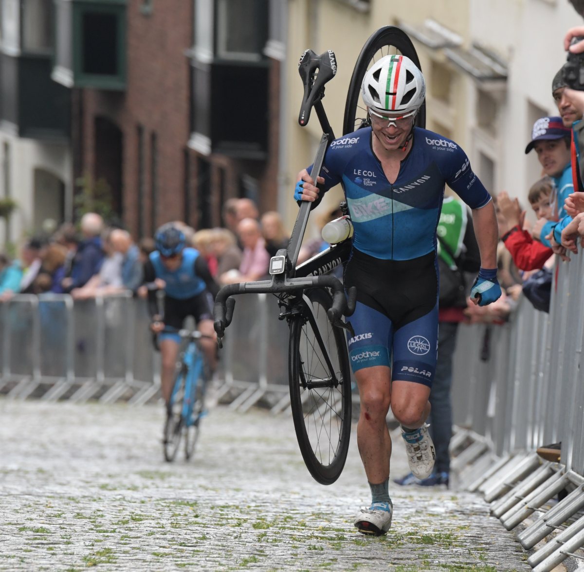 VeloUK's tweet photo. Some more pics from last night in Durham at the #TourSeries - many more to come #crashfest ##painfaces https://t.co/7iXqYramla https://t.co/iZl6Jrq5Ui