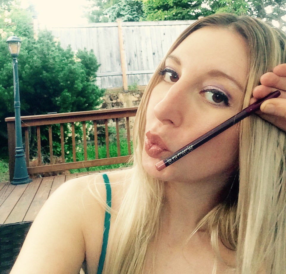 CheapBeautyDeal's tweet photo. #LauraMercier #bbloggers #portlandblogger I love my new Naked lip liner from Laura Mercier! Perfect nude color! #mercimercier https://t.co/SCgblwVceY