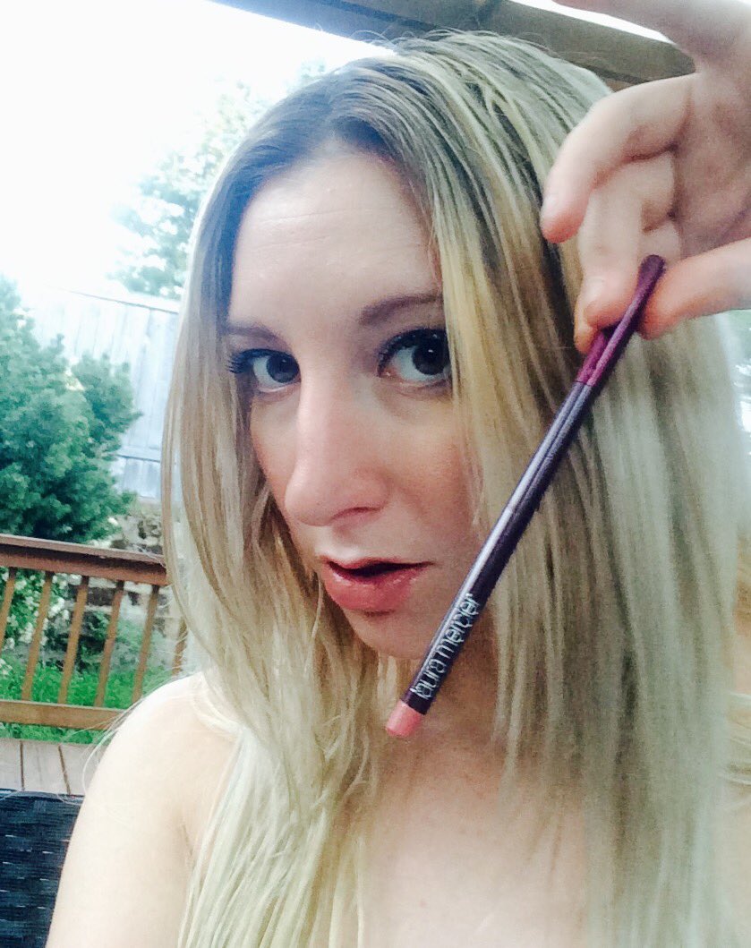 CheapBeautyDeal's tweet photo. #LauraMercier #bbloggers #portlandblogger I love my new Naked lip liner from Laura Mercier! Perfect nude color! #mercimercier https://t.co/SCgblwVceY