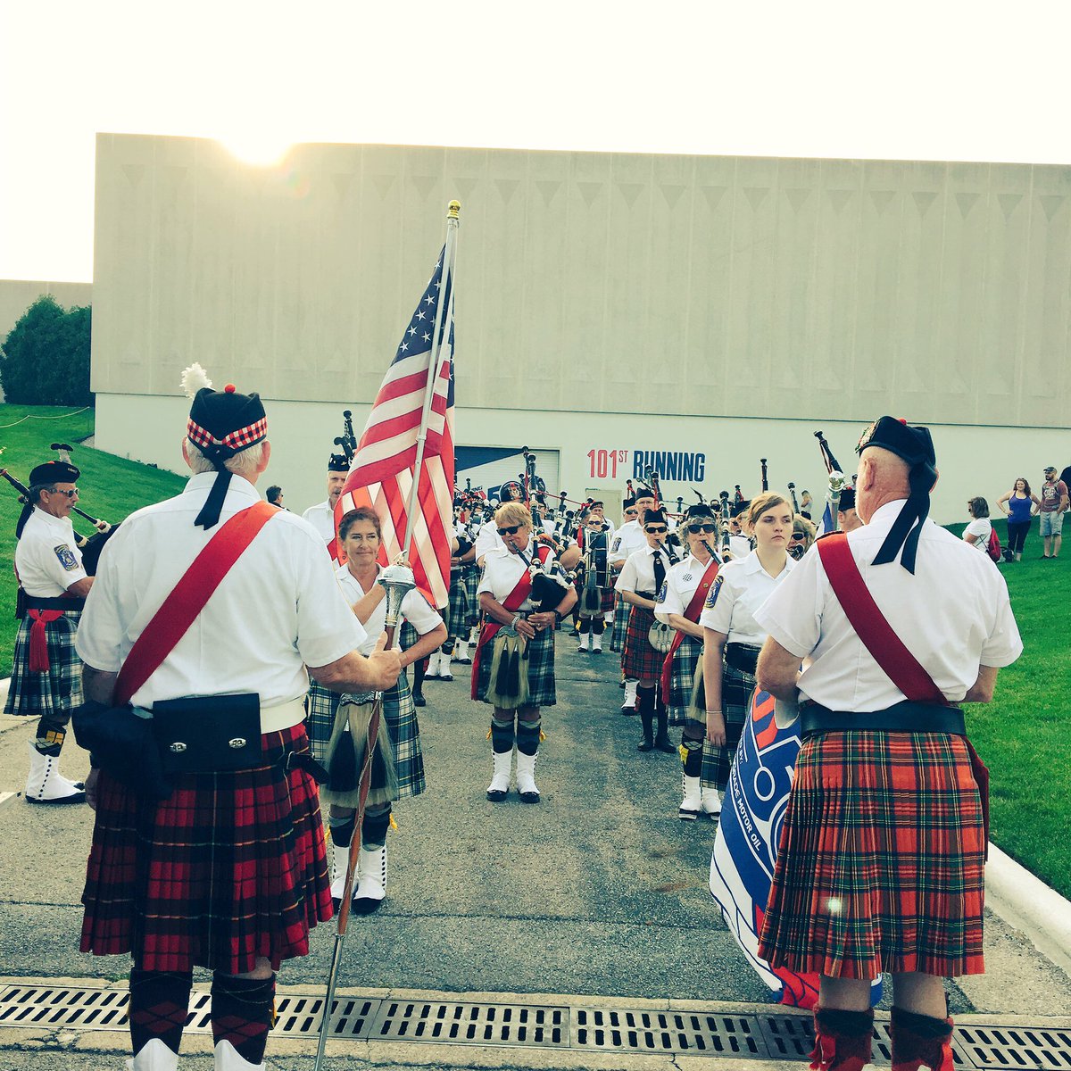 500GordonPipers's tweet photo. @Indy500Pipers lined up to escort @BorgWarner Trophy around @IMS to Victory Lane https://t.co/MhG7888DYy