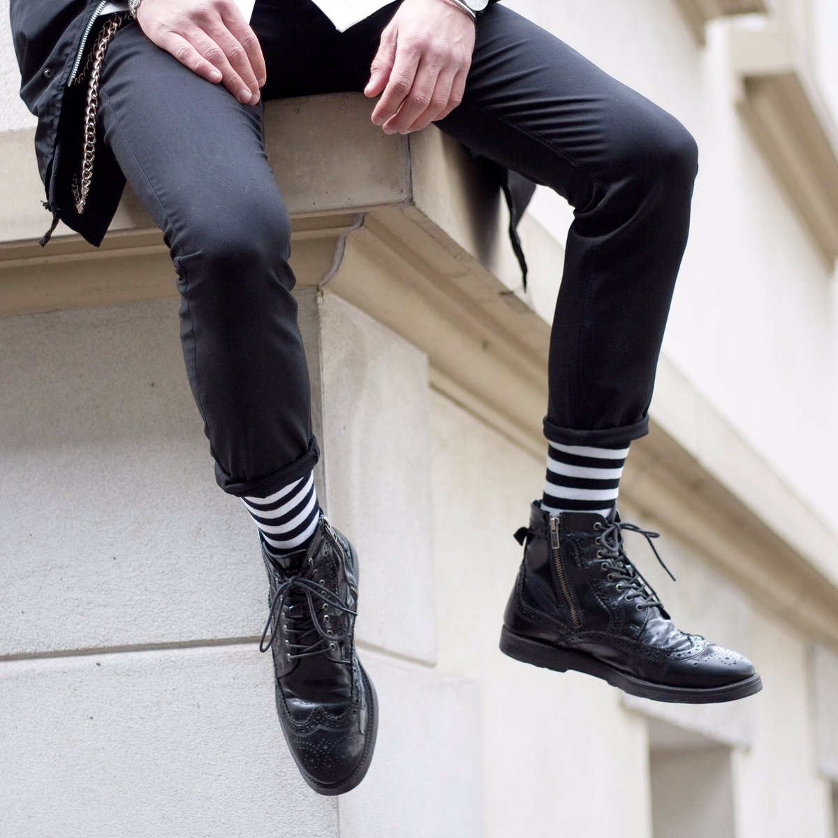 Hanging Out 🔥🙌🏼 📷 <a href="/dimaschine/">drummachine</a> #bryt #menslifestyle #sockswag #socks