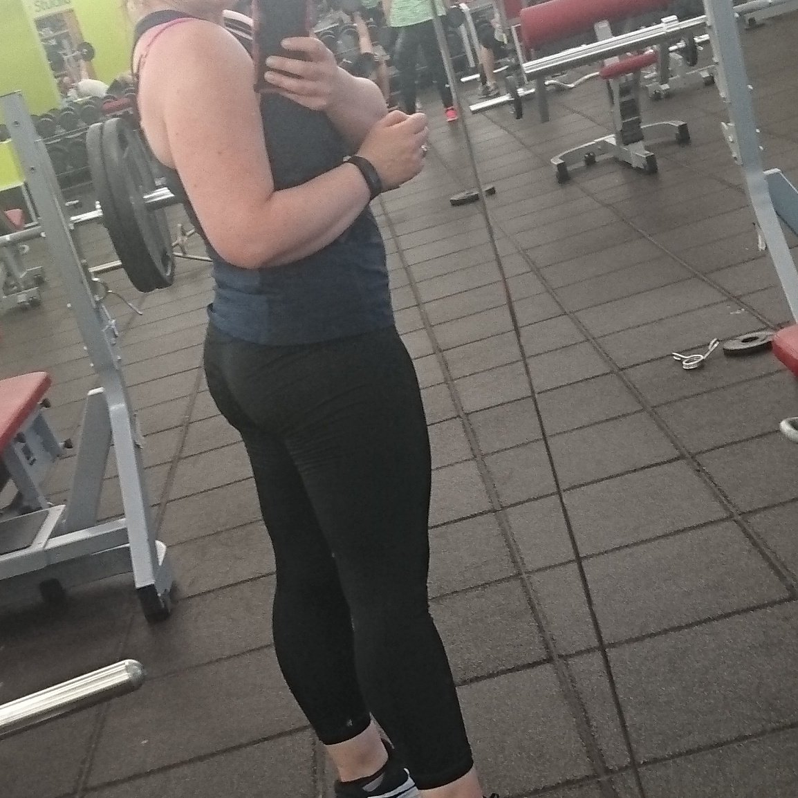 healthexercise4's tweet photo. On Sundays we work our legs n glutes 🍒 https://t.co/YcSj18ZaGC