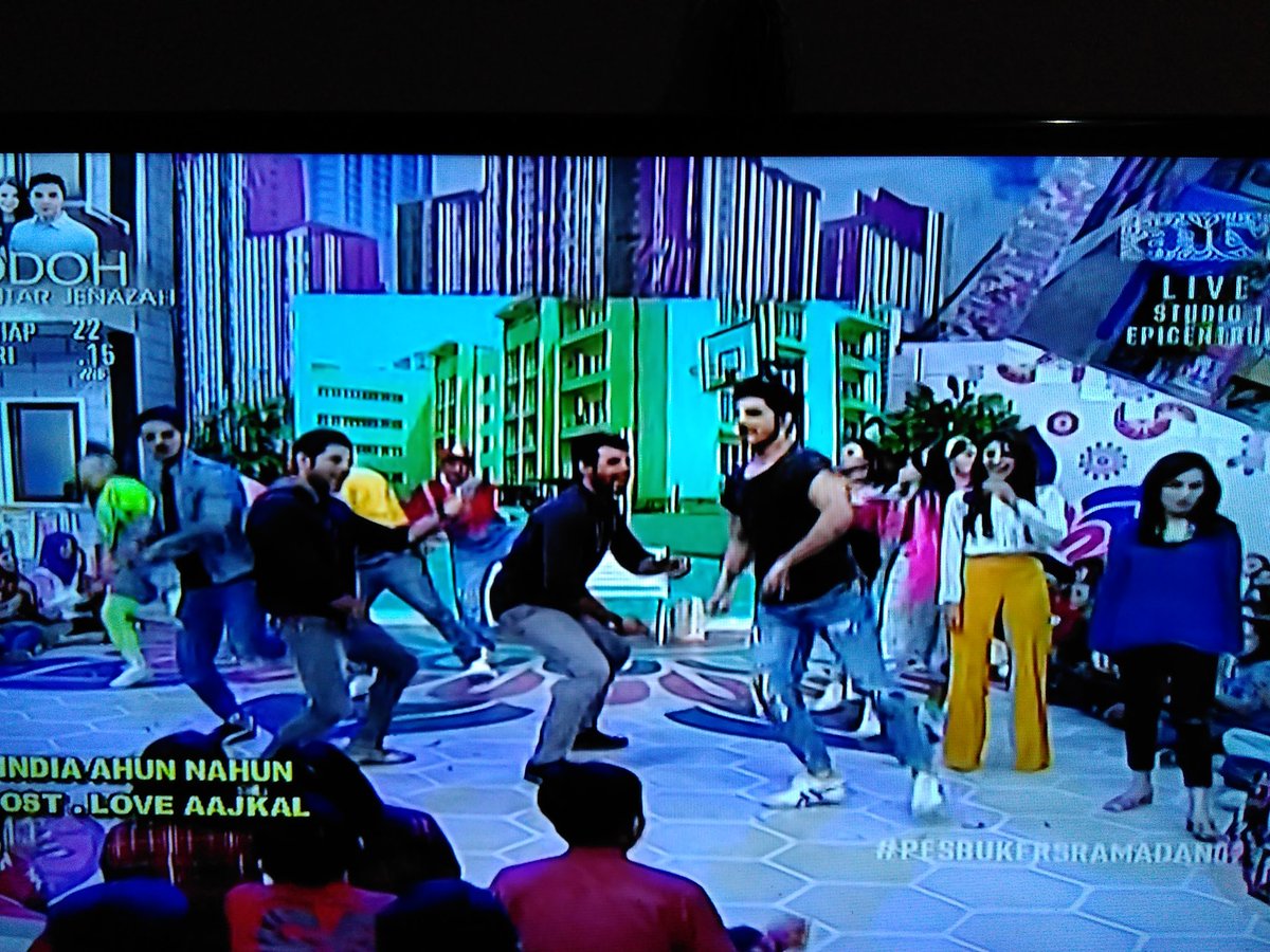 mayaardhiani's tweet photo. Segmen ini artis2 india yg cowok seru banget, lucu, keren 👍😄 #PESBUKERSRAMADAN02 @whatsonANTV https://t.co/RyMpPJUuix