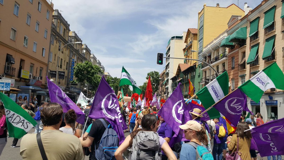 PODEMOS's tweet photo. Ayer las calles de Madrid se llenaron una vez más de dignidad rebelde bajo la consigna 'Pan, trabajo, techo e igualdad'.
#27MTomaMadrid https://t.co/BFr03UOPb2