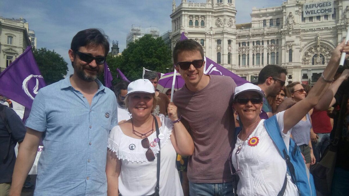 PODEMOS's tweet photo. Ayer las calles de Madrid se llenaron una vez más de dignidad rebelde bajo la consigna 'Pan, trabajo, techo e igualdad'.
#27MTomaMadrid https://t.co/BFr03UOPb2