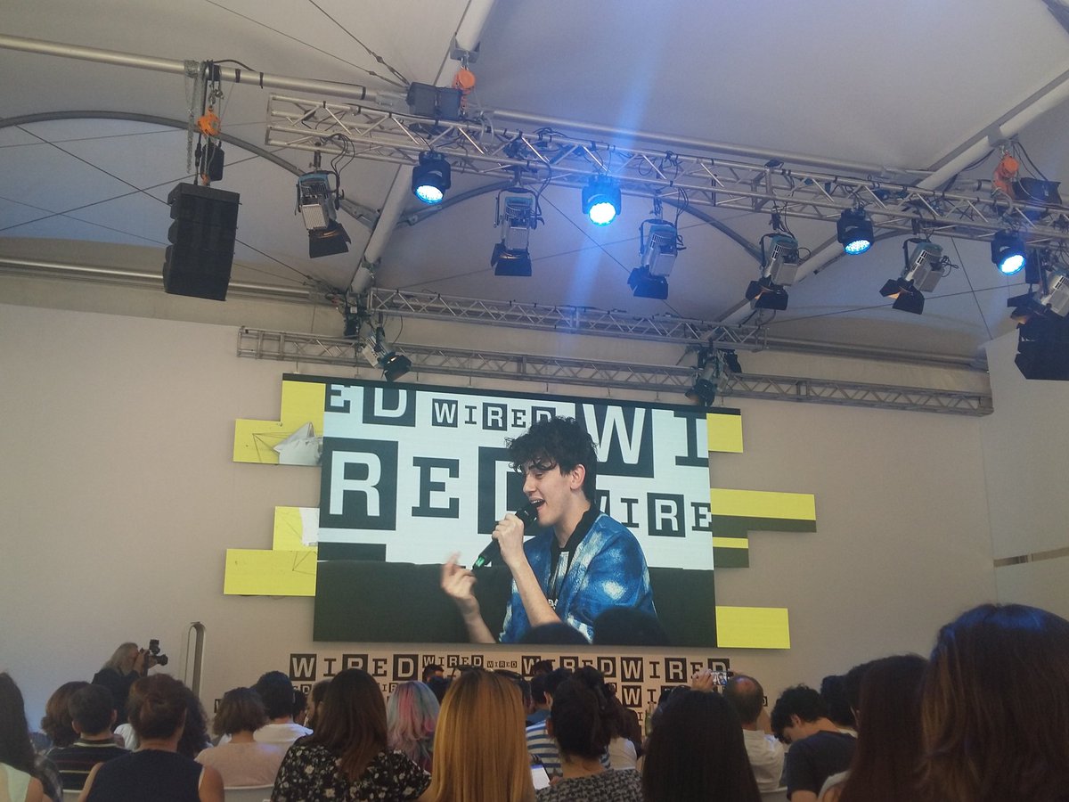 fedebock's tweet image. Sai perché le persone gridano? È perché si sentono lontane dalle persone con cui vogliono comunicare #michelebravi #wnf17