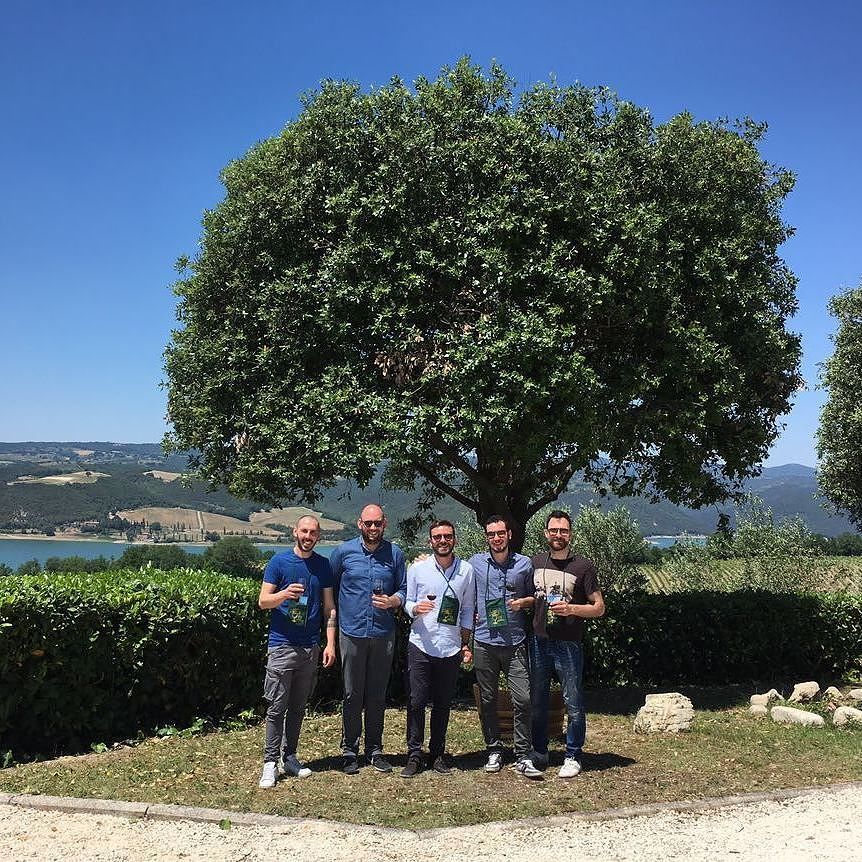 Notabilepotito's tweet photo. Imprenditori per #cantineaperte #Umbria #wine #winelovers #winetasting #Orvieto #Barberani #muffanobile #dilain #f… https://t.co/fn4XDquMWQ https://t.co/tk9yZ7Nwvf