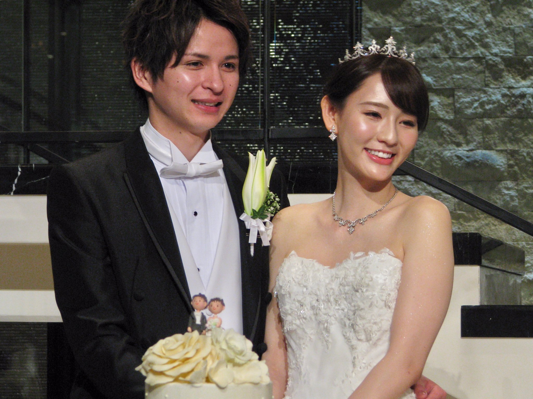 Ueno Hitomi 今日は私の大切な人 永棟安美ちゃんの結婚式でした あんみぃとお母様が 涙する姿にはもらい泣き あんみぃは今までご家族の方に 大切に育てられてきたんだなぁと 実感する式でした そしてこれからは三科さんが あんみぃを大切にしていく