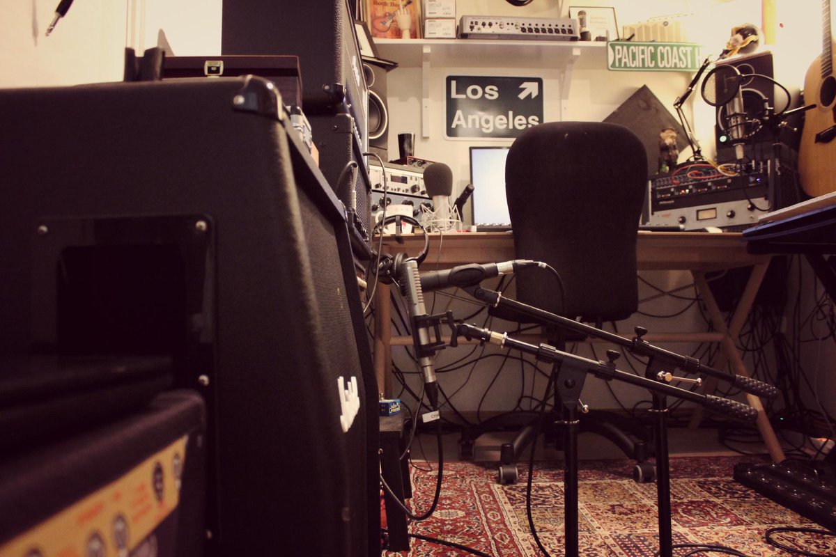 Pedexman's tweet photo. Its about to get really loud! #rocknroll , #Marshall #tone https://t.co/U3EgeNsQdl