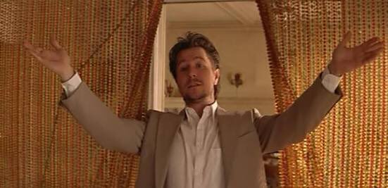 暖簾かすだれを通る時はレオンのゲイリーオールドマン扮するジャンキー