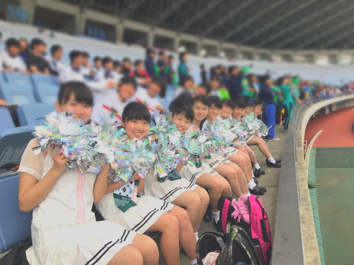 土日の2日間陸上部の応援に行ってきました！天気がコロコロ変わる中、目標に向かって頑張る選手、それを応援する仲間。素敵でした✨
チア同好会で応援に行けて良かった！
陸上部の皆さん最終日も頑張って下さい！