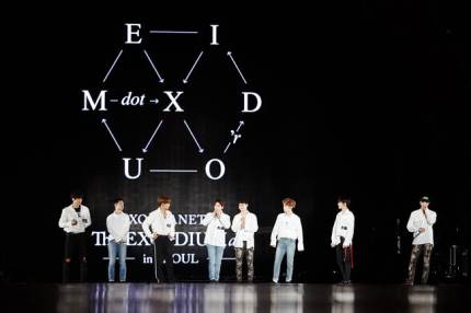 EXOBEAKHYUN_TB's tweet photo. [Naver] "3 ชม. · 31 เพลง  · 70000 คน " 
"EXO, คนที่เป็นตำนานใน jamsil."

#EXOrDIUMdotinSeoulDay2 

https://t.co/TNEbK7Z3as