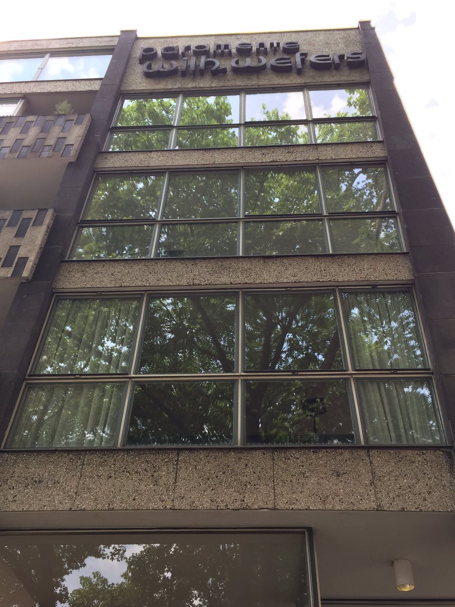 schomberg's tweet photo. #Architekturspaziergang #Köln.
Und endlich mal das "Haus #Wefers" weggeguckt. #Paramente https://t.co/5hVQreeNKA