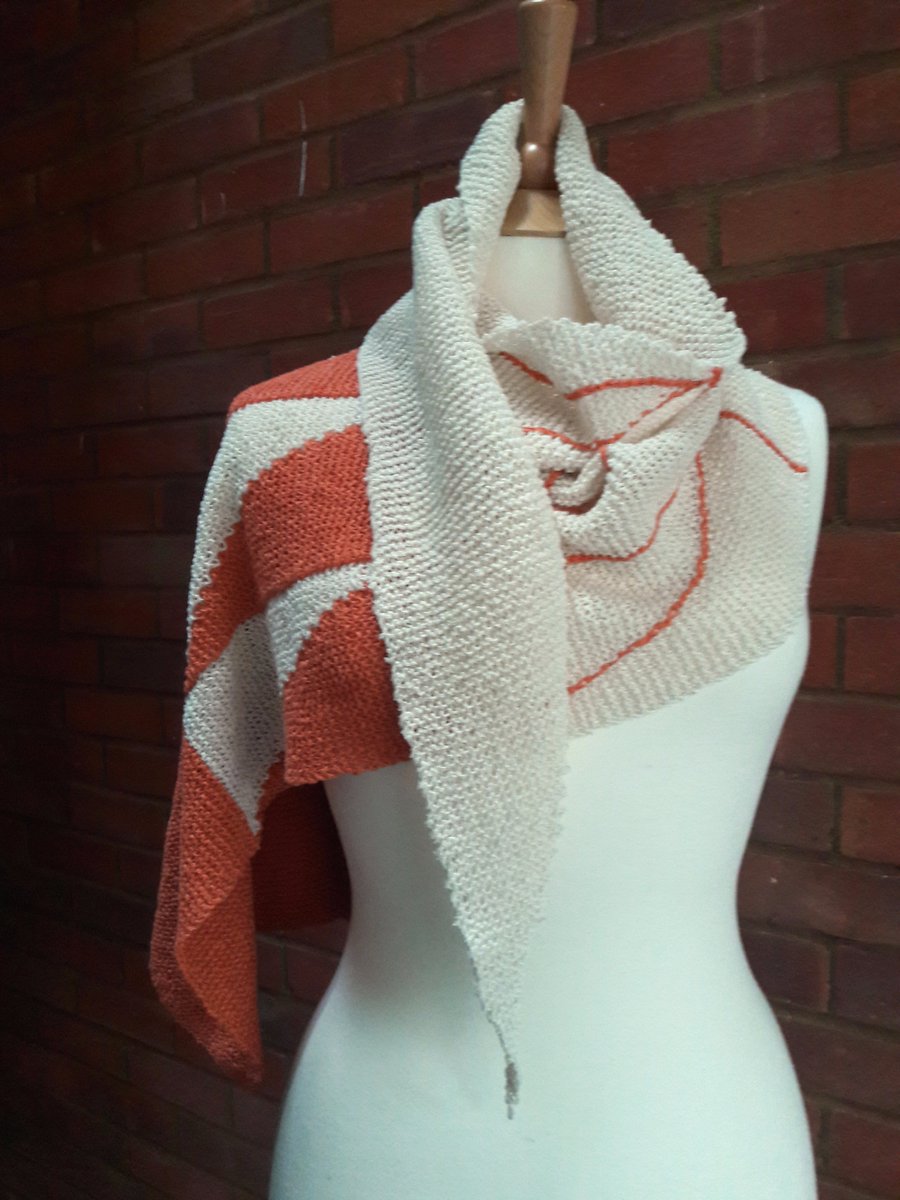 My Croisette shawl is in issue 74 of <a href="/KnitNowMagazine/">Knit Now Magazine</a> in stores now :D ravelry.com/projects/annih…