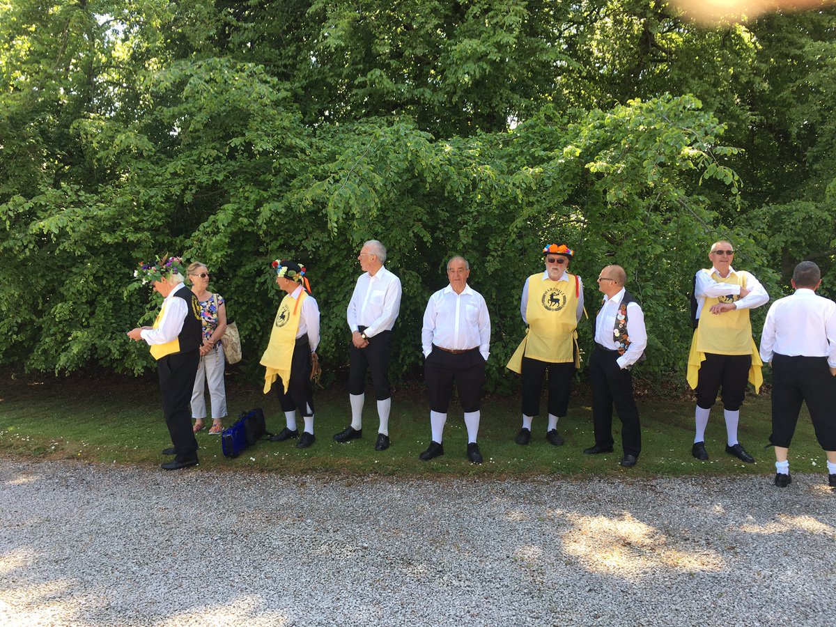 The lads trying to be discreet &amp; shaded on arrival at a wedding this past Friday where we were a surprise appearance for the Bride's father!