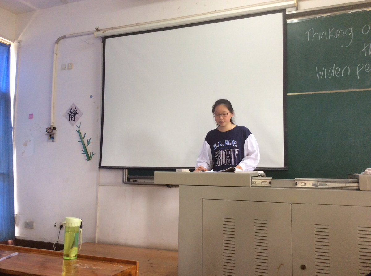 VickyNolanOT's tweet image. China with @VickyNolanOT. End of week 2 research module...some great work completed. Mini presentations &amp;amp; a class photo!! #CUOTter