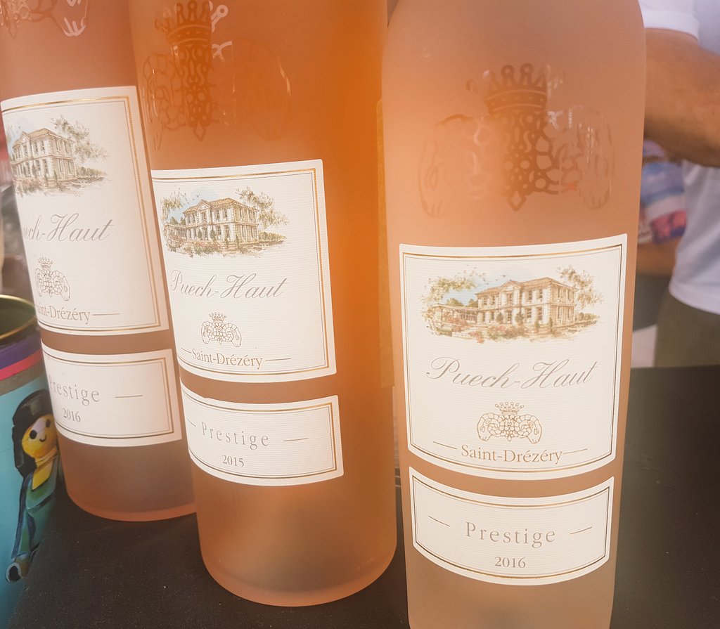 TonFoodDrinkFes's tweet photo. Quench your thirst with @sociablewineco #TFDF17 #prosecco #fizz https://t.co/QXofgZNhzq