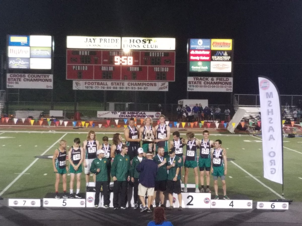 ThomasEAlvarez's tweet photo. Proud of @oh_my_josh17  team 3rd pl. trophy best in school history! He ran 4 races/4 medals/4 PR's &amp; 400m school record!
#Spoofhoundpride https://t.co/vxp0zL1F20