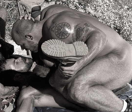 DA6sE8kXcAII_OL.jpg:large