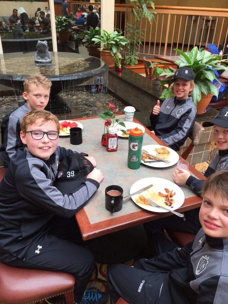 STARS_06's tweet photo. Boys are refuelling for the semi finals of the @bostonshowdown https://t.co/m2Fd7JH9h1