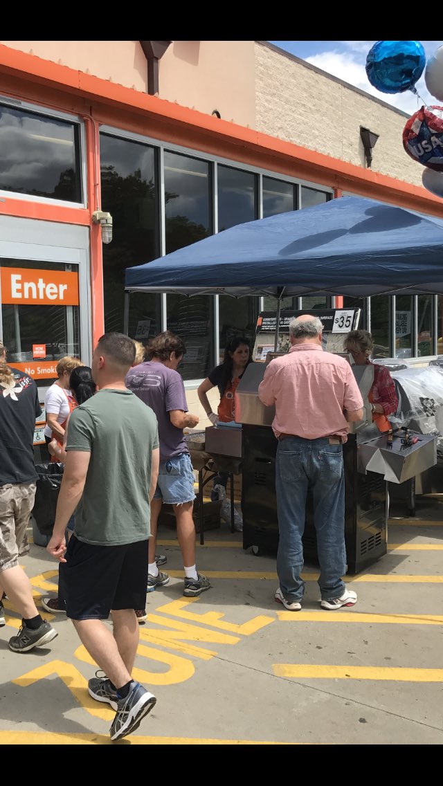 jon_bodi1's tweet photo. Thanks to Lucy , Lois and Kathy for taking care of our customers !! Great Job !! #str0912. https://t.co/zsaBXUxyNq