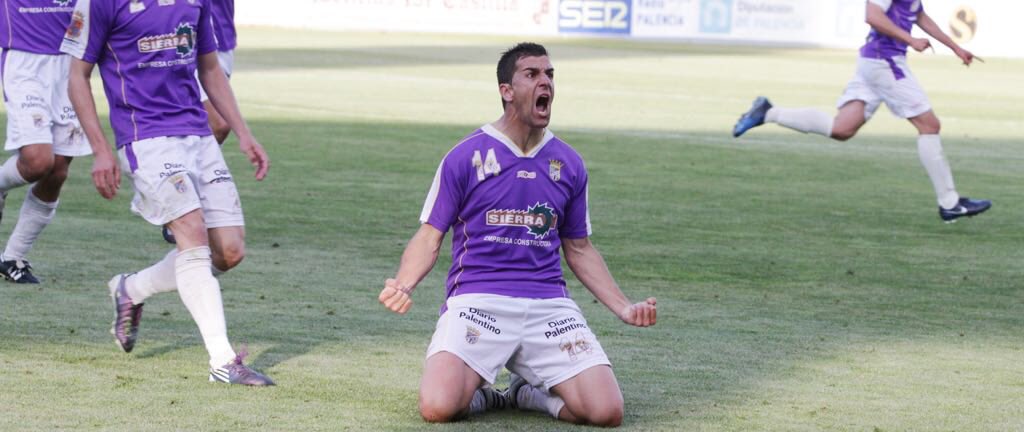 DiscoCenterCafe's tweet photo. @daviddurantez @CFTalavera_  hoy es tu día y llevas #cienesdeplayoff demuéstralo con cabeza #VamosTala https://t.co/2BcLEgG30Z