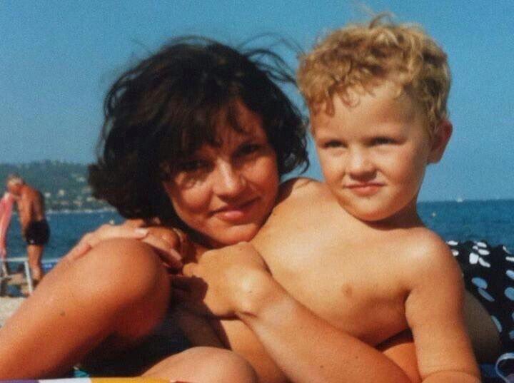 jeromejarre's tweet image. Bonne fête à toutes les Reines du monde et surtout à celles qui doivent aussi jouer le rôle du Roi. ON VOUS DOIT TOUT 💙