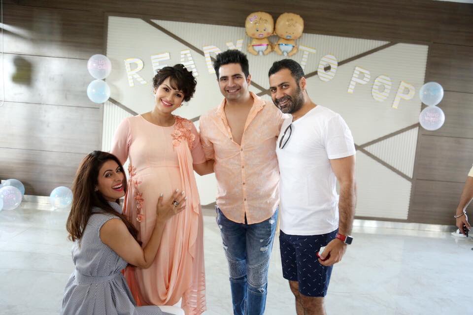 Thanks for showering us with all ur love and time <a href="/KhushbooGrewal/">Khushboo Grewal</a>  <a href="/realkaranmehra/">Karan Mehra</a>  @nisharawal #KarnishBabyOnBoard #juniorKarNish