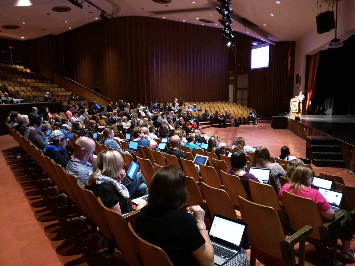 efitz_edtech's tweet image. Packed house for @VirtualGiff at the #tvdsb #edtechteam Summit #MapleSyrupEDU