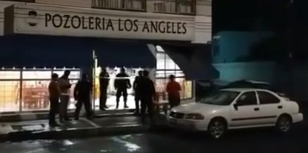 Inseguridad | Asaltantes privan de la vida a 2 clientes durante asalto en la pozolería Los Ángeles. Una tercera se encuentra grave.