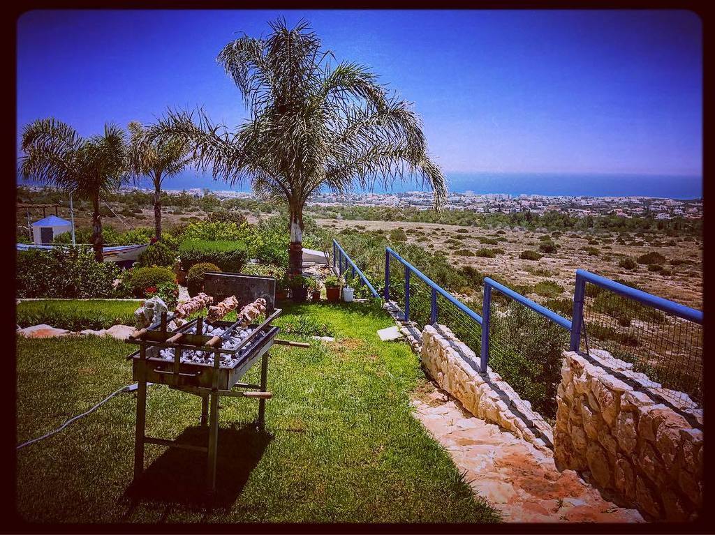 WhineOnTheRocks's tweet photo. #SundayFunday #LambSouvla #GrillWithAView #CyprusFood #CyprusFoodie https://t.co/5EuVwWtEEM https://t.co/5qjXPXRGH0