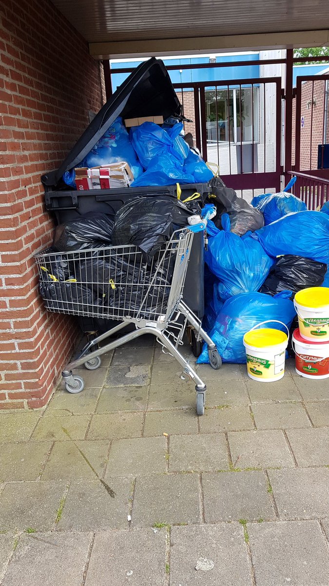 Het resultaat van een weekend kwekkelstijn. P.s er staat nog een  container voor. 😎😎😎😎😎😎😎