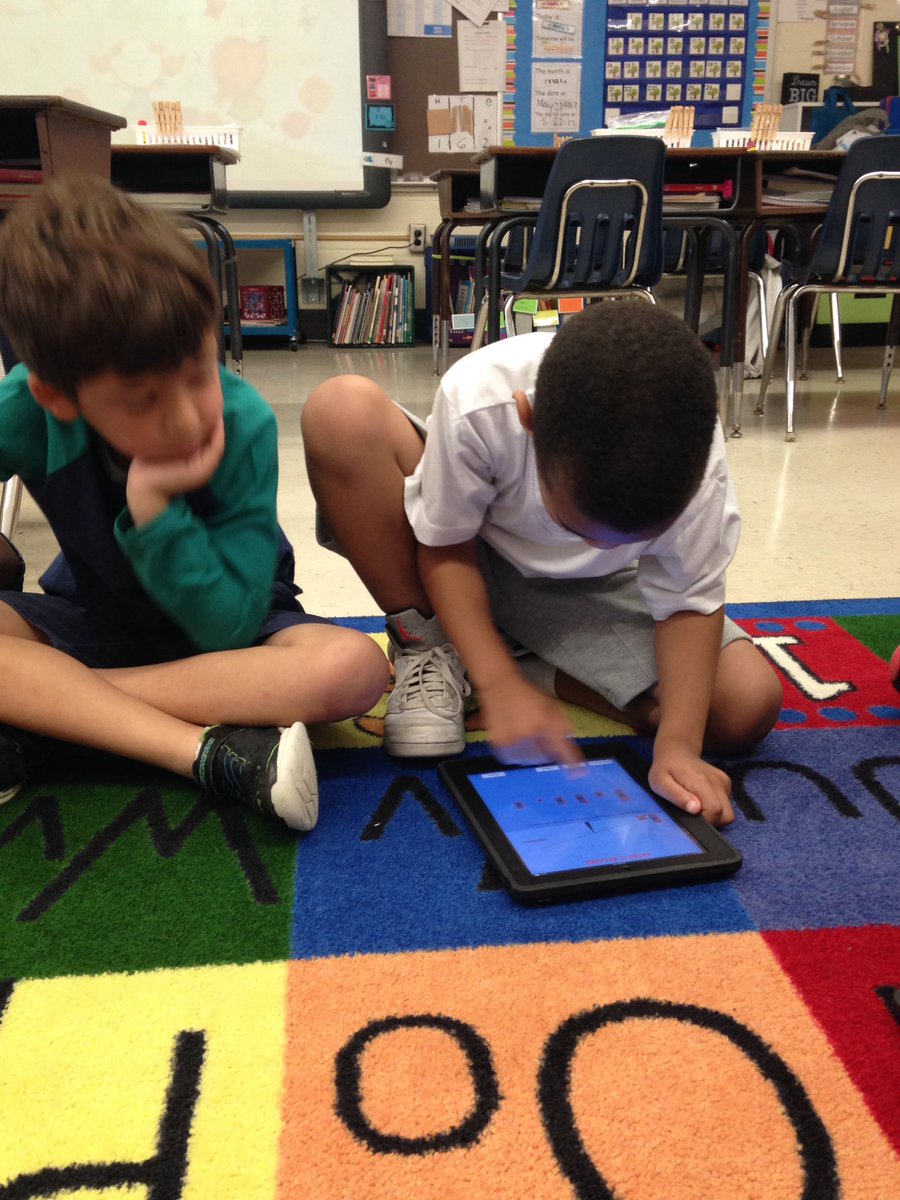 MarcotteTeach's tweet photo. Students worked together learning a new app on the iPads-balancing equations! #leveragelearning @HollandAP23 @VBEdTech @vbHolland https://t.co/z5wpXL5Emb