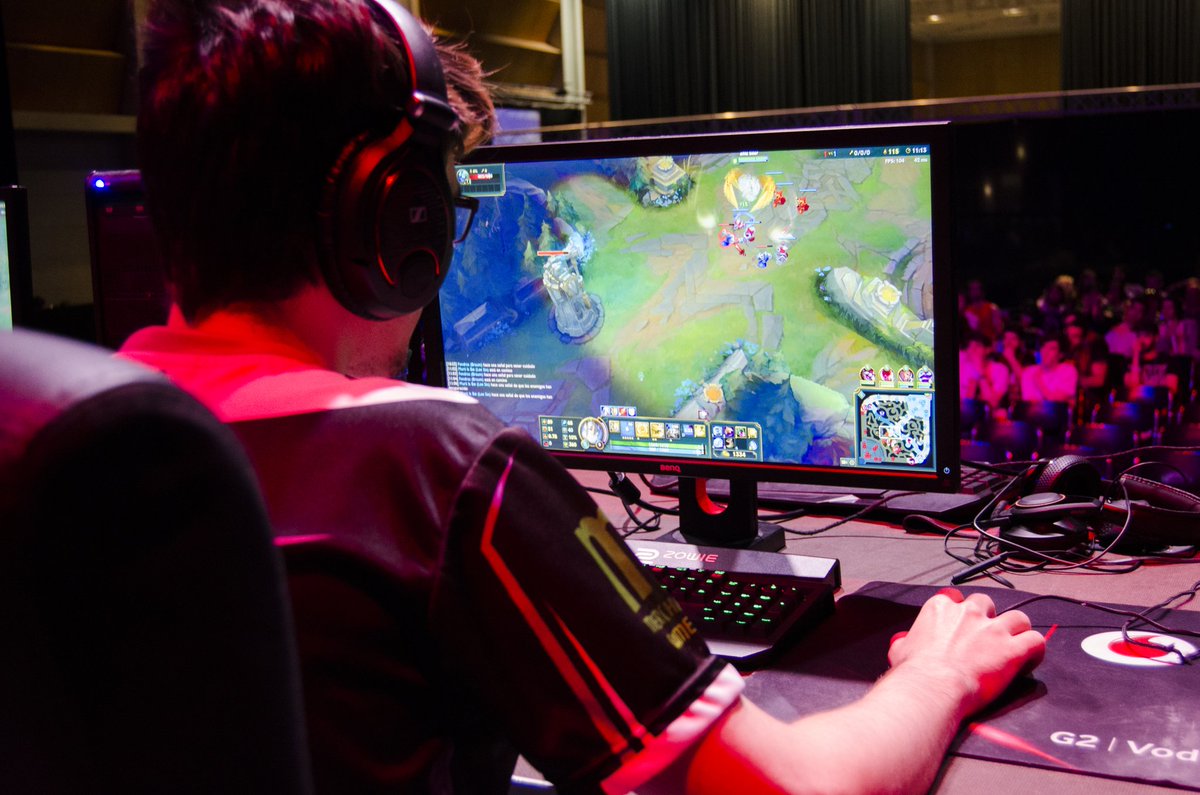UranoGames's tweet photo. Por el momento parece que se inclina la balanza para @PhantomStarGG aunque @play_and_gaming es un digno oponente 💪 https://t.co/7ltznxnwTV