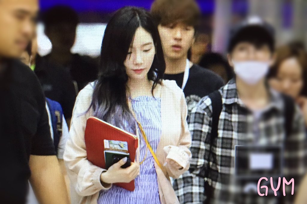 [PIC][29-05-2017]TaeYeon trở về Hàn Quốc vào sáng nay DA73rq5U0AAf3Kj