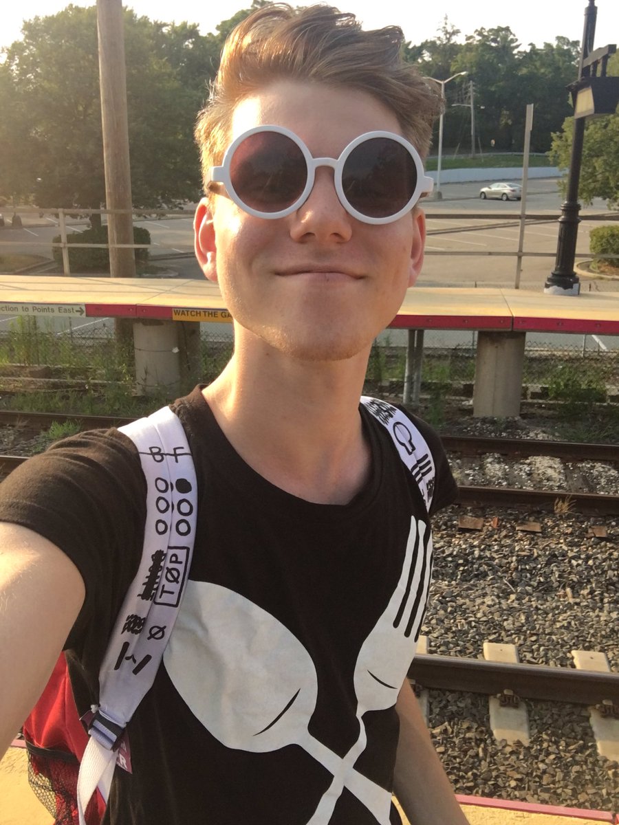alsostephenking's tweet photo. hoping to win free press passes 🙏🏼#SelfieSunday #HtownCountdown #fpsf @fpsf https://t.co/bZFpRG63Xr