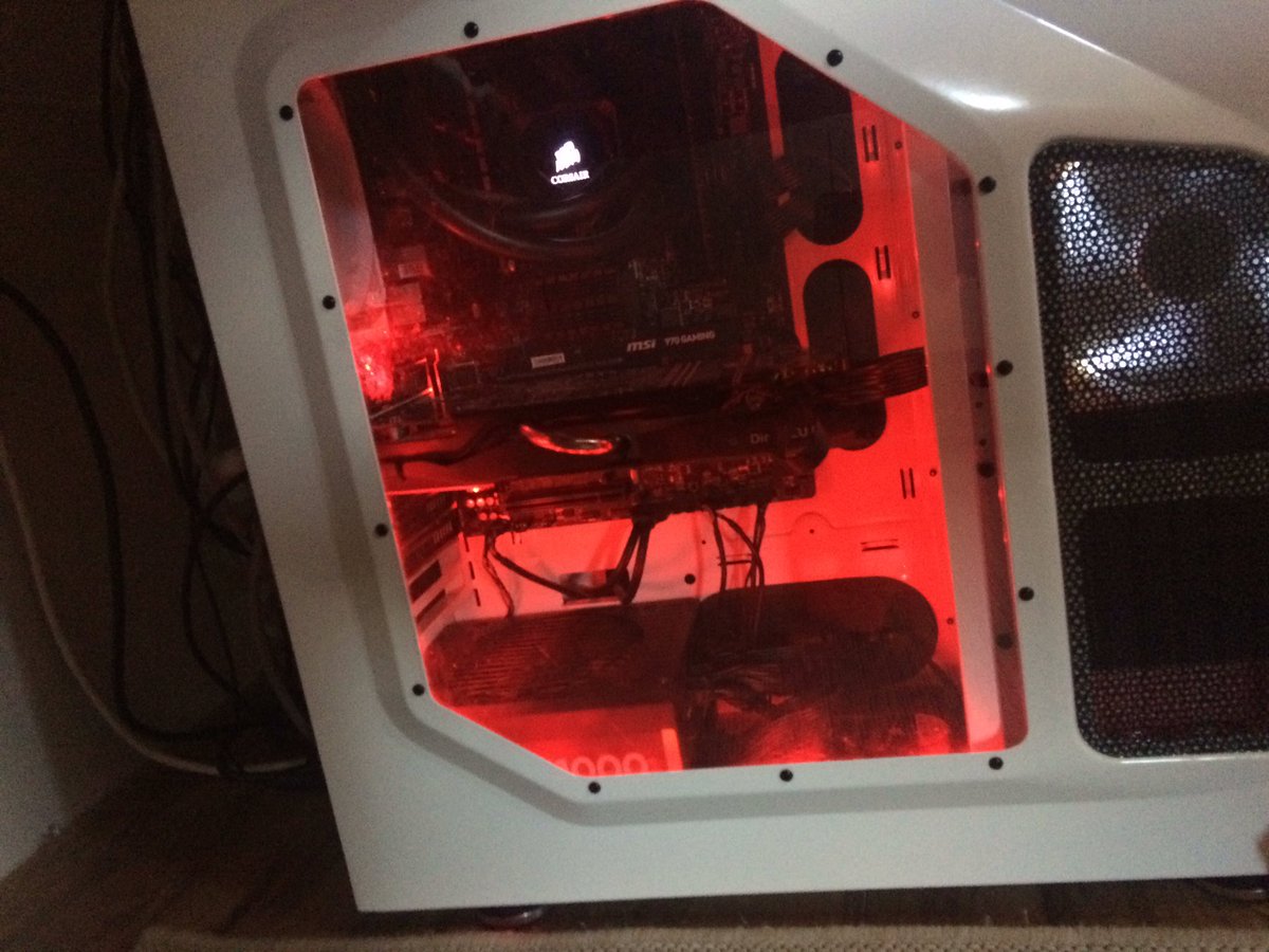 itzThorminator's tweet photo. Ik ga hem nog upgraden ben druk bezig met sparen #showmyrig https://t.co/nlWfsAK0E7