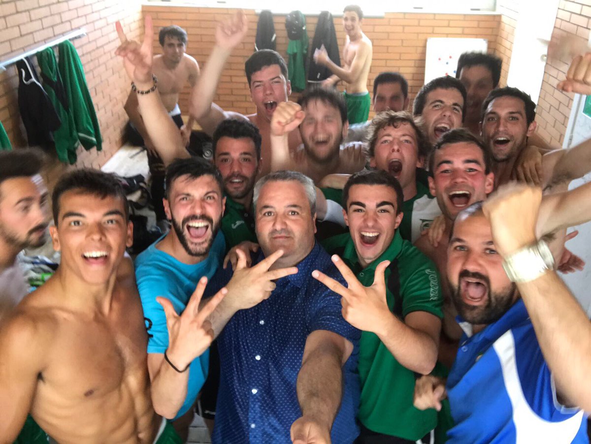 VazMo83's tweet photo. Lo hicimos.. aunque nadie daba un duro a esta plantilla tendrán que aguantarlos un año más en 3cat4... #ObjetivoCumplido #GoGreens #FinEtapa https://t.co/92NgxnFvre