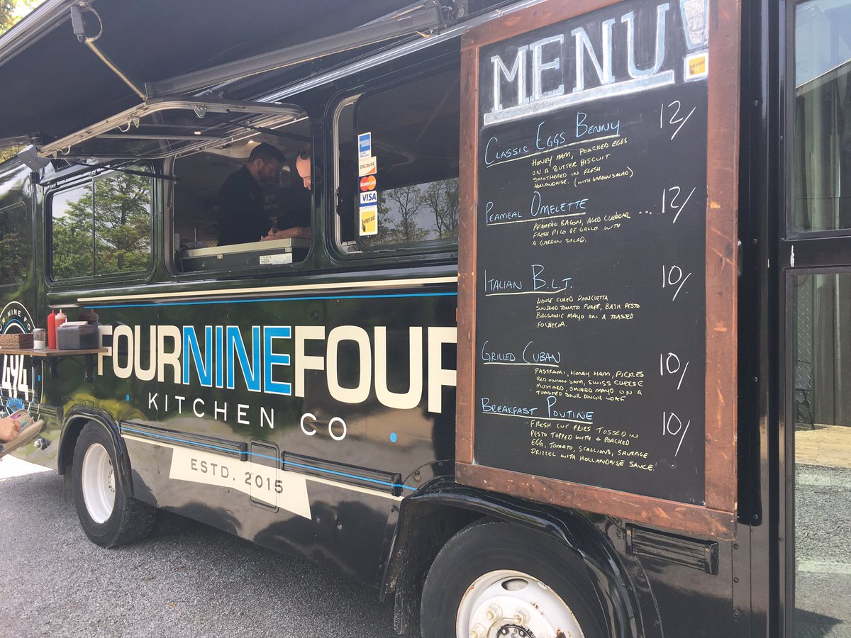 MoniqueCharette's tweet photo. @WeirWine @494KitchenCo great to have #BrunchontheBench back TY for the great Food Wine & View @murphmm35 & Friends #lifeinNiagara https://t.co/w8dXNd1tHd